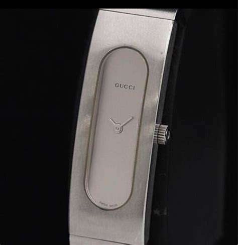 Gucci 2400S Quartz Watch .